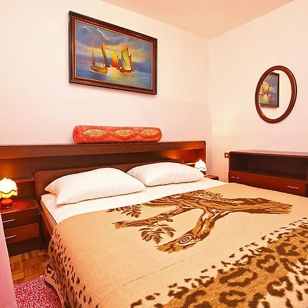 Damir 864 Apartment Pula